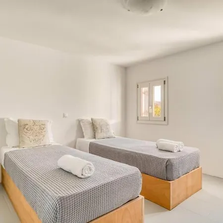 Villa Asterias - Cycladic House Close To The Ampelas